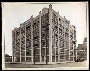 エオリアの会社の工場、138th Street and Willow Avenue、ブロンクス、ニューヨーク、1924（銀ゼラチンプリント）